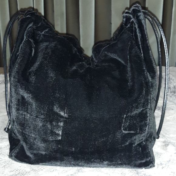 ๐๐ค Victoria's Secret Over night Bag/ Hand bag - Picture 2 of 7